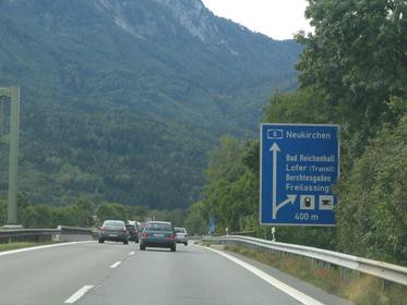 Zum Moped Händler nahe Salzburg
Auf nach Piding zur Probefahrt mit dem Elektromoped. Die A8 Richtung München und die erste Abfahrt Reichenhall gleich wieder runter von der Autobahn.
Bild 1